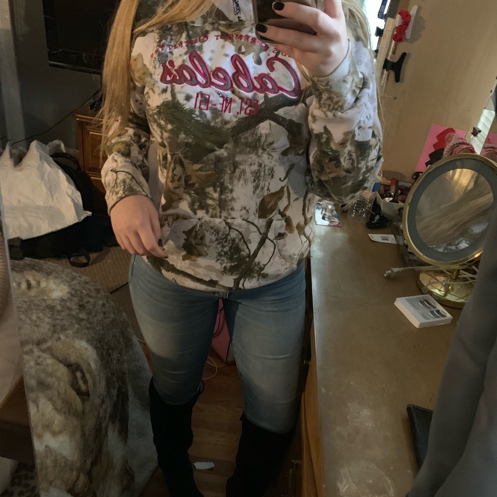 Cabellas camo sweatshirt